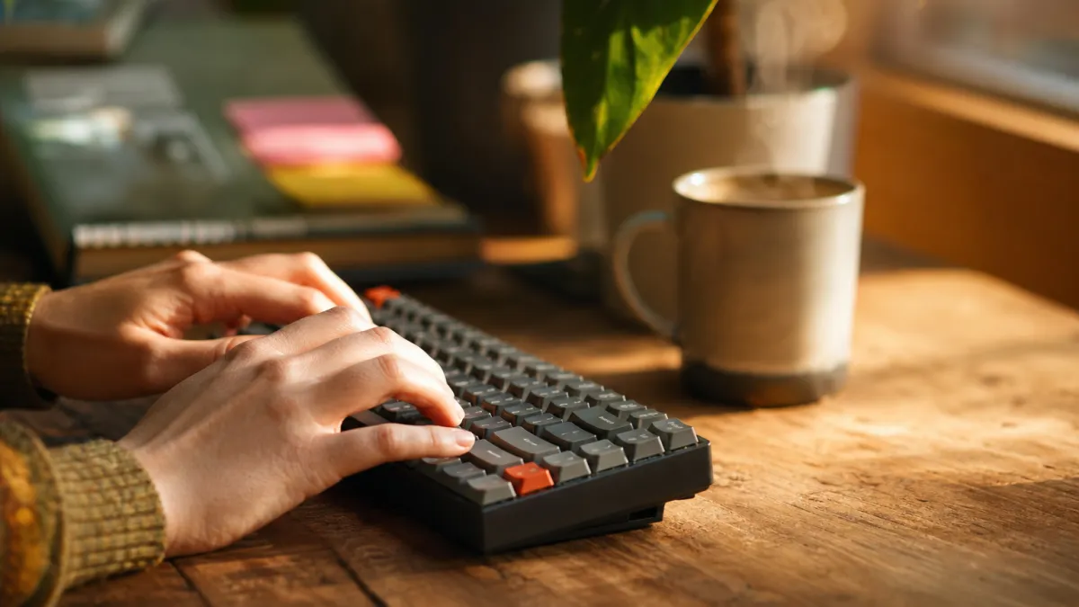 Agile fingers : le guide pour booster votre vitesse de frappe